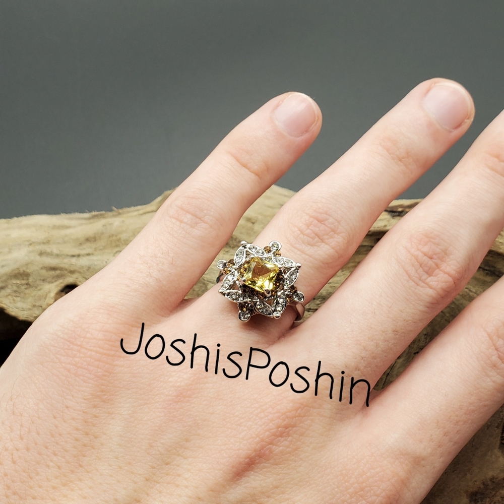 Silver yellow citrine flower shape ring - Picture 11 of 13